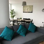 Perfect For Work Or Leisure, This 12Th Floor Apartment Near The City Centre Provides Stunning Panoramic Views Of Sheffield
