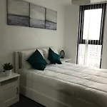 Perfect For Work Or Leisure, This 12Th Floor Apartment Near The City Centre Provides Stunning Panoramic Views Of Sheffield