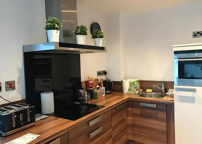 Perfect For Work Or Leisure, This 12Th Floor Apartment Near The City Centre Provides Stunning Panoramic Views Of Sheffield