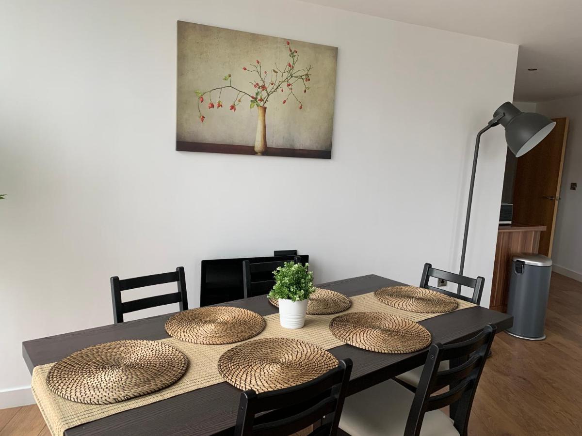 Apartment Perfect For Work Or Leisure, This 12Th Floor Apartment Near The City Centre Provides Stunning Panoramic Views Of Sheffield *
