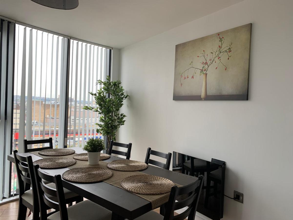 Perfect For Work Or Leisure, This 12Th Floor Apartment Near The City Centre Provides Stunning Panoramic Views Of Sheffield