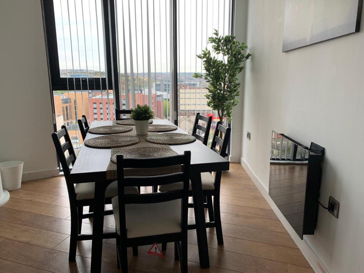 Perfect For Work Or Leisure, This 12Th Floor Apartment Near The City Centre Provides Stunning Panoramic Views Of Sheffield