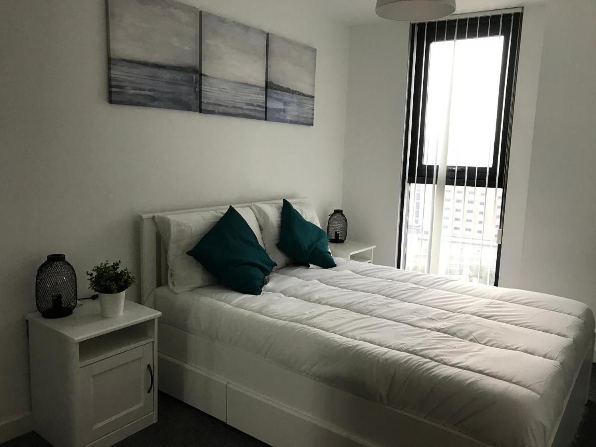 Perfect For Work Or Leisure, This 12Th Floor Apartment Near The City Centre Provides Stunning Panoramic Views Of Sheffield Apartment *