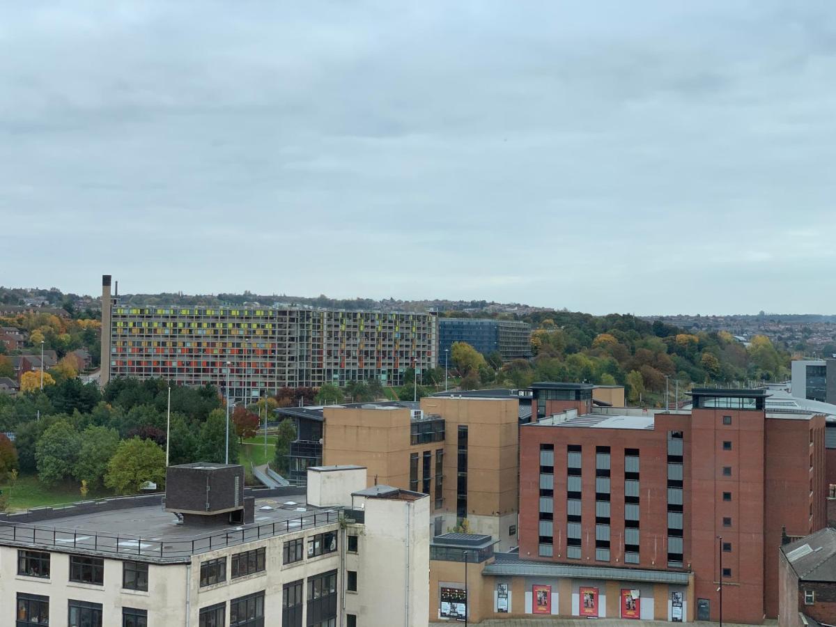 Perfect For Work Or Leisure, This 12Th Floor Apartment Near The City Centre Provides Stunning Panoramic Views Of Sheffield