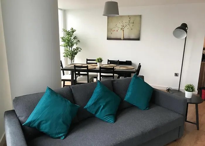 Perfect For Work Or Leisure, This 12Th Floor Apartment Near The City Centre Provides Stunning Panoramic Views Of Sheffield